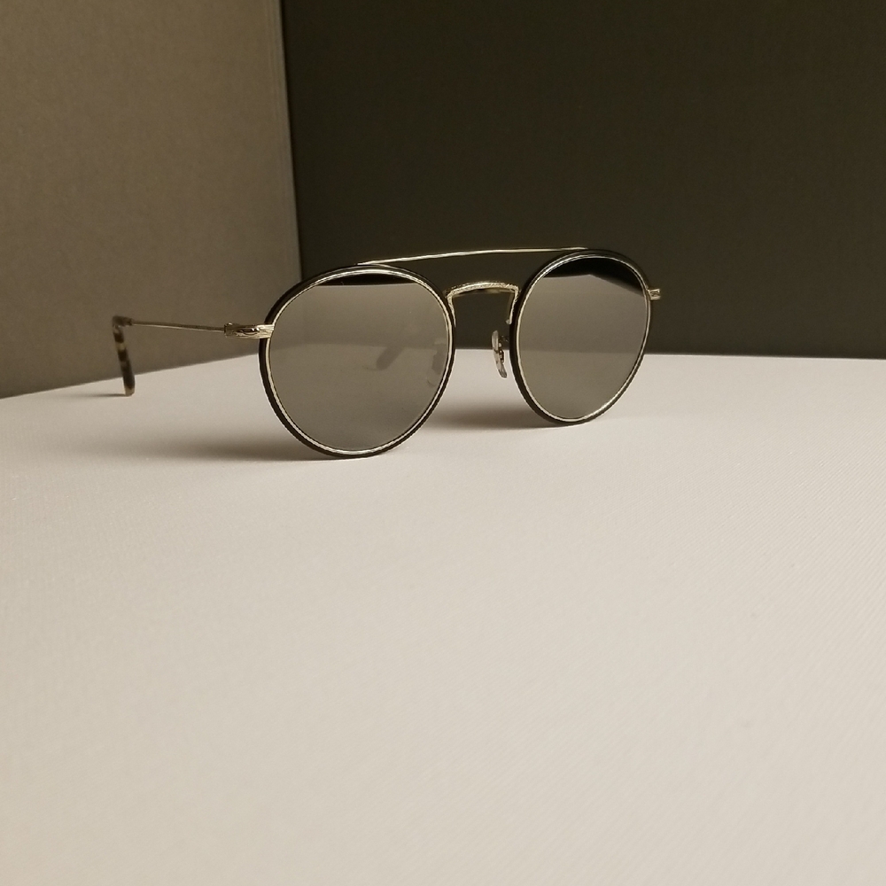 Oliver Peoples OV1235s